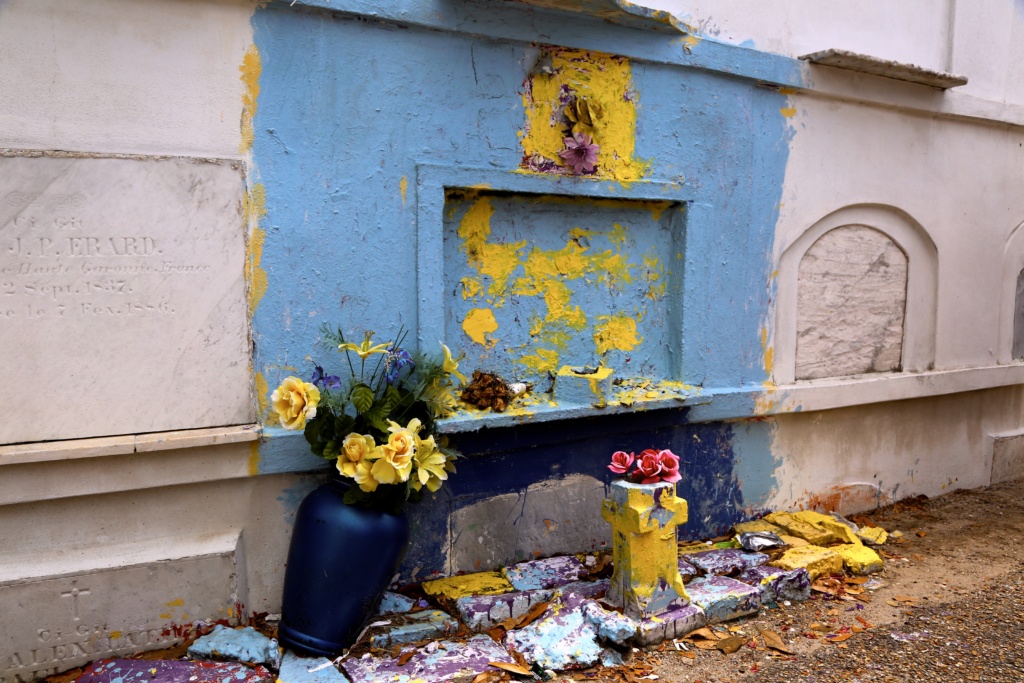 Painted grave